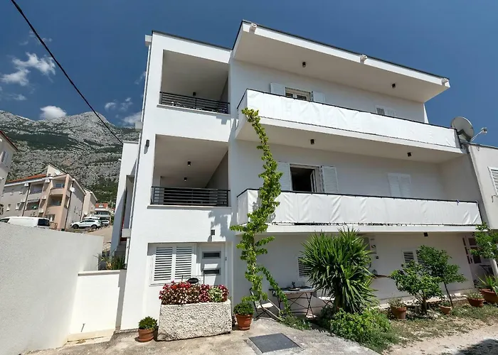 For 4 - Lovreta Makarska